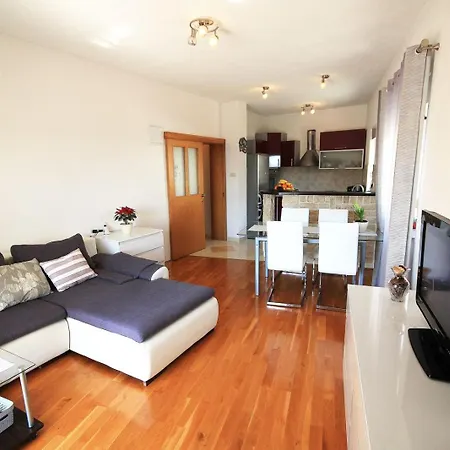Bruna Apartment