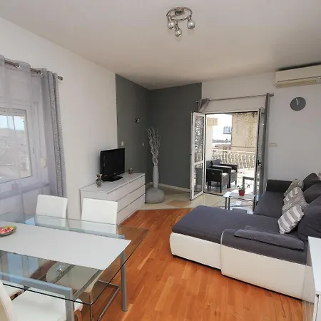 Bruna * Макарська