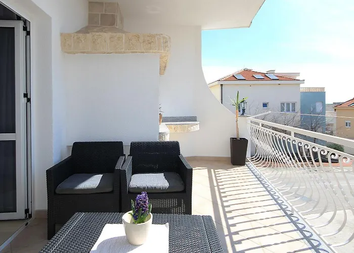 Bruna * Μακάρσκα